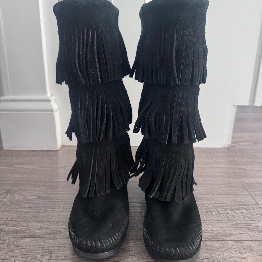 Minnetonka Womens 1639 Black Suede 3 Layer Fringe Calf Hi Moccasin Boots Size 6
